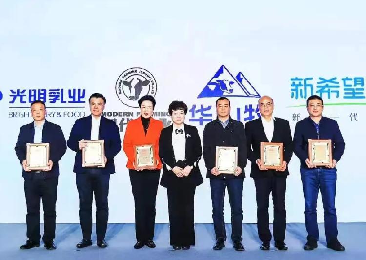 重慶日報：捷報，天友乳業(yè)榮獲2021年國家優(yōu)質(zhì)乳工程雙項大獎！